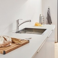 Смеситель кухонный с лейкой Grohe Eurosmart 30305000